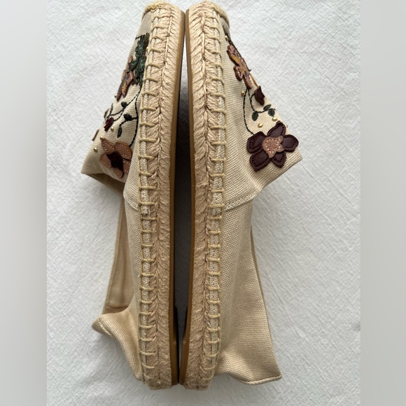 New Tory Burch Espadrilles with embroidered leather flowers Size 6 - Picture 5 of 9